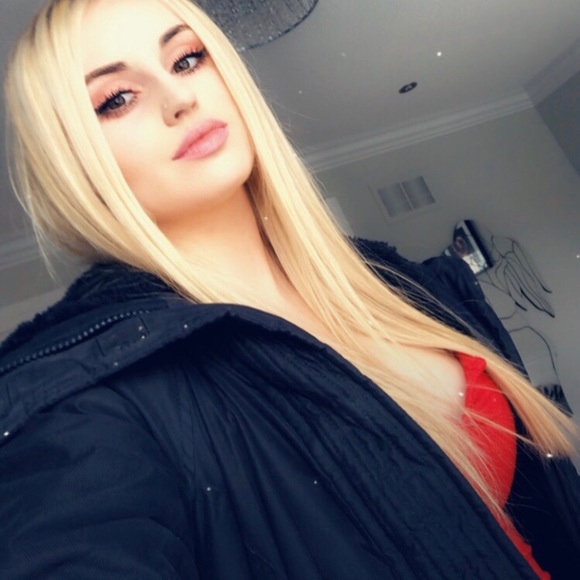 Meet your Posher, Claudia - Picture 1 of 1